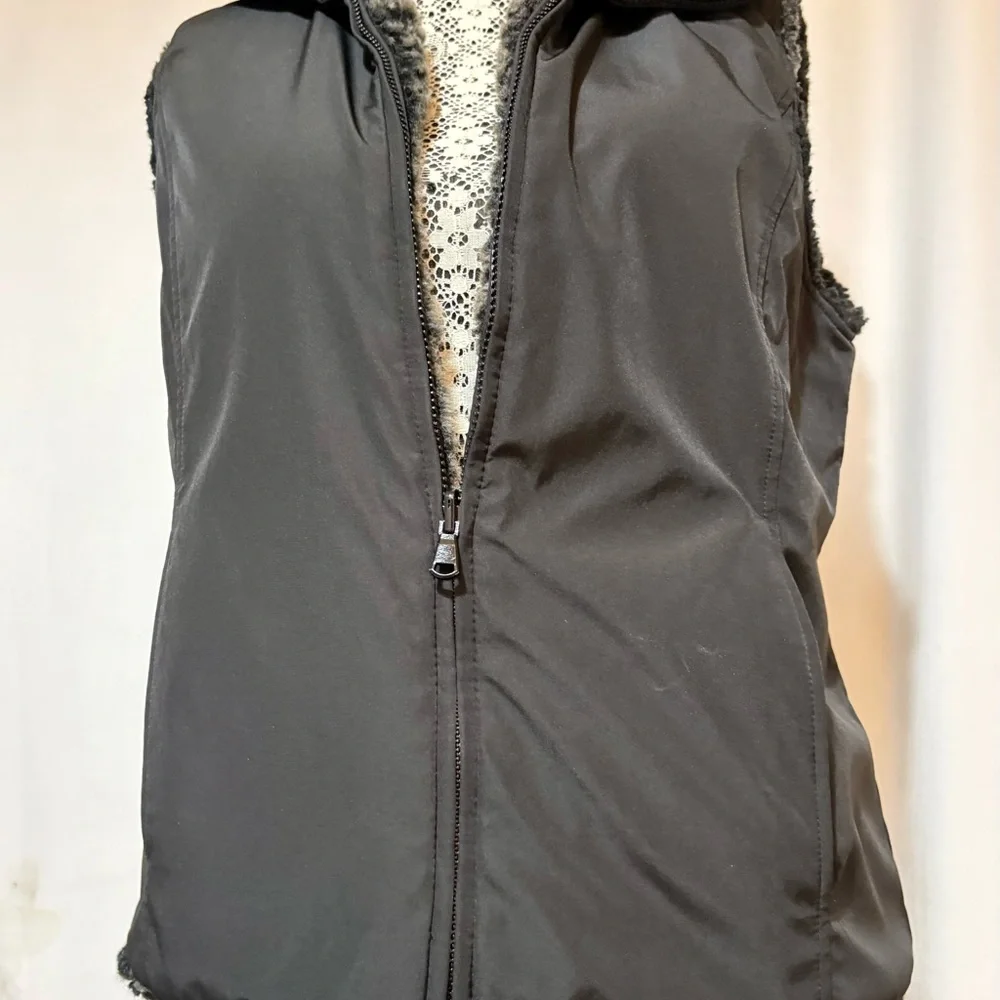 Kristen Blake Faux Fur Reversible Vest Pockets Women's Sz Med EUC - Picture 12 of 12